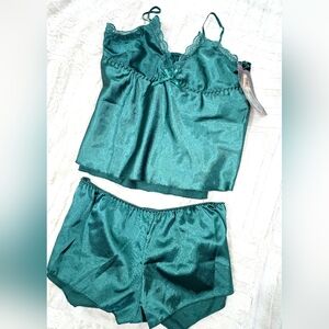 🔥 Seven 'Til Midnight satin camisole set Size Small 💚
